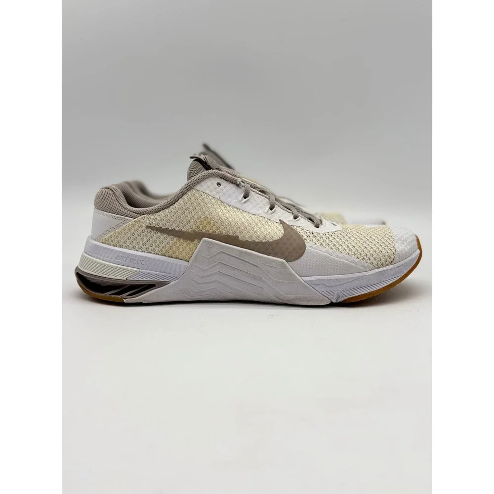 Nike Metcon 8 Mens Training Shoes White Sand Gum DJ7031-991 Size 8